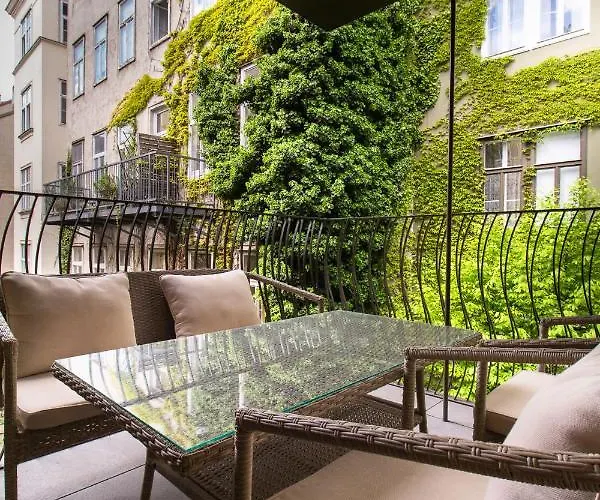 Premium Near Parlament In @yourvienna *